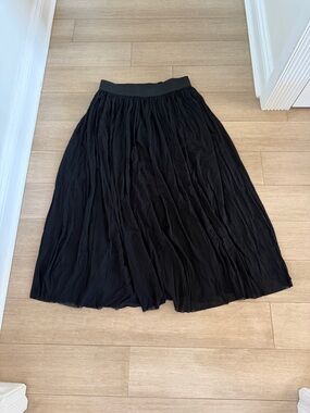 Vince Camuto Black Pleated A-Line Midi Skirt